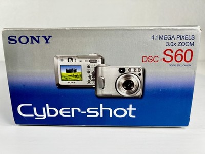 中古 SONY Cyber-shot DSC-S60 コンパクトデジタルカメラ Sony Cyber-shot DSC-S60 4.1MP Digital Camera - Silver for
