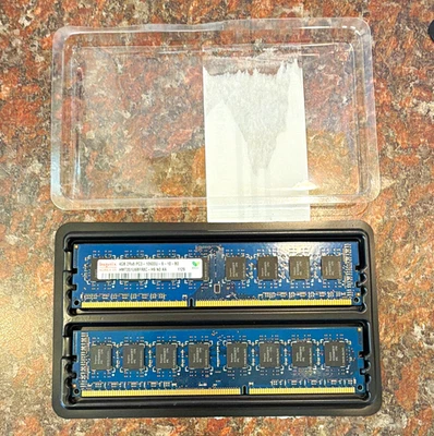 Hynix 8GB (2x4GB) DDR3 PC3-10600U 1333MHz 240-Pin UDIMM HMT351U6BFR8C-H9 Foto 1 de 3
