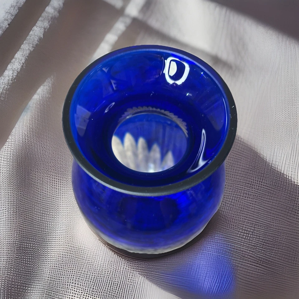 "Florero vintage de cristal azul cobalto de 5"" de alto" Foto 4 de 4