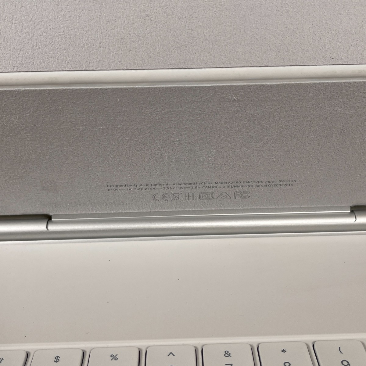 Apple Magic A2480 Built-in Trackpad Backlit Keys Keyboard for iPad