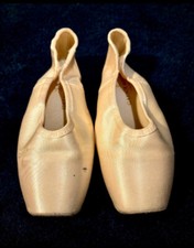 Gaynor Minden Europa Pointe Shoes, Classic, Width Narrow
