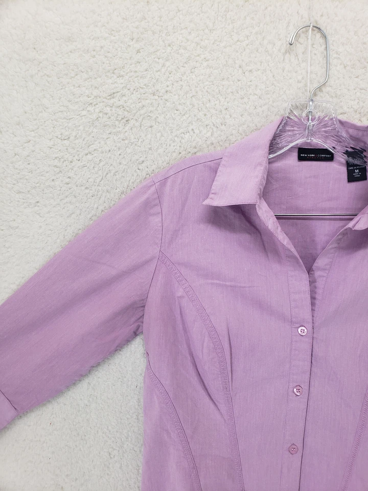 Camisa feminina New York Company top média roxa mistura de algodão manga 3/4 com botões - Imagem 2 de 4