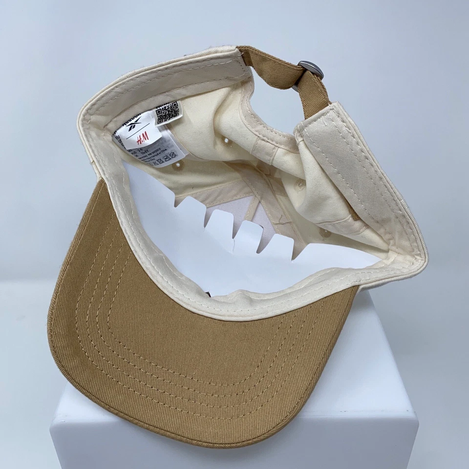 Boné traseiro Reebok x H&M infantil tamanho 2T-6 bege bordado logotipo alça de algodão novo - Imagem 3 de 4