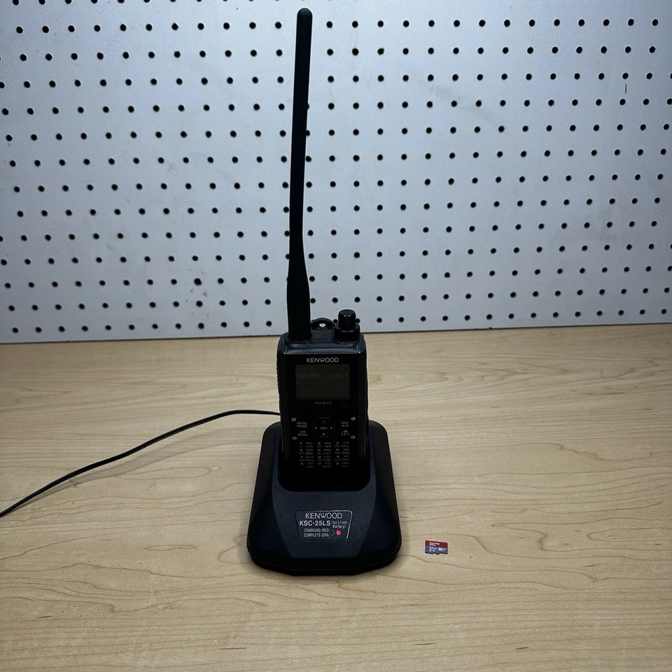 Radio transceptor portátil de tres bandas Kenwood TH-D74A THD74A con accesorios probados Foto 2 de 4