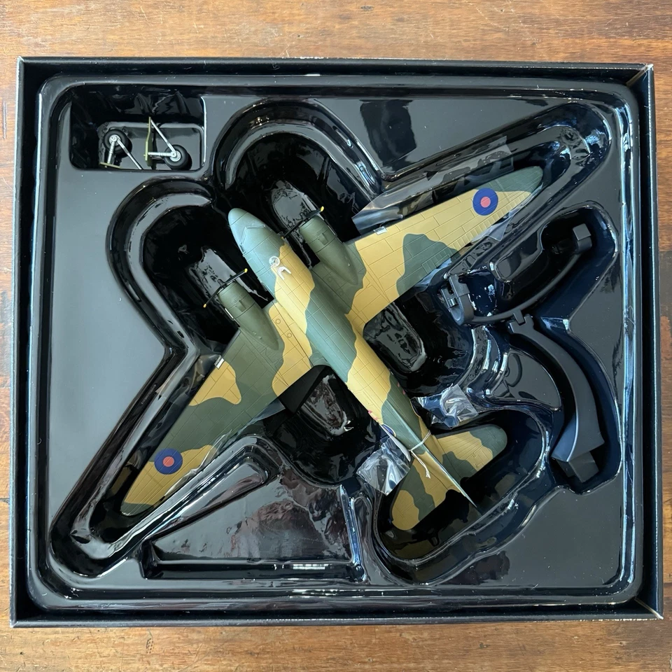 CORGI Aviation Archive Douglas C-47 Dakota AA38204 Battle Of Britain Memorial - Image 4 of 4