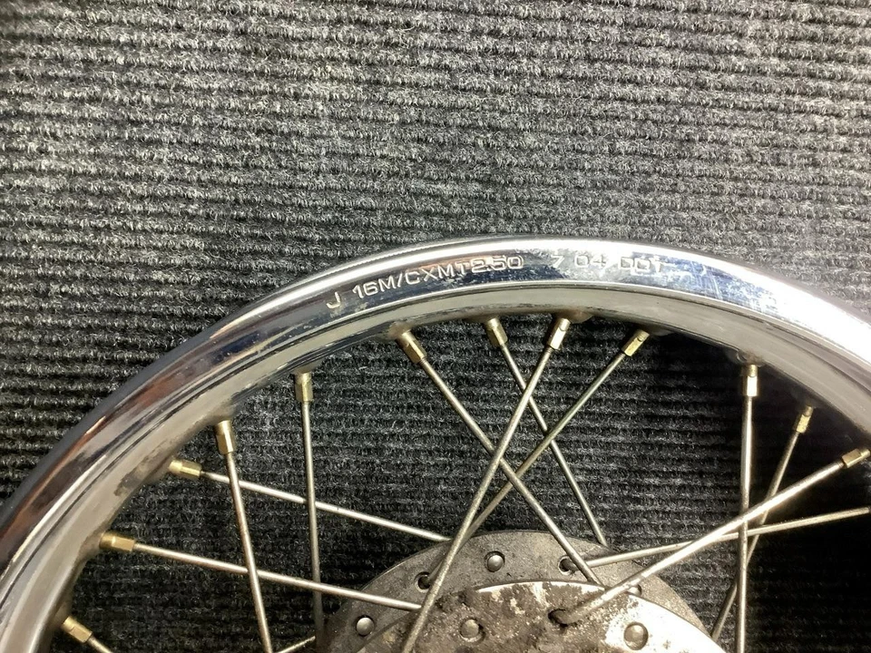 Llanta trasera Honda Nighthawk 250 CB250 1996 R80 Foto 2 de 3