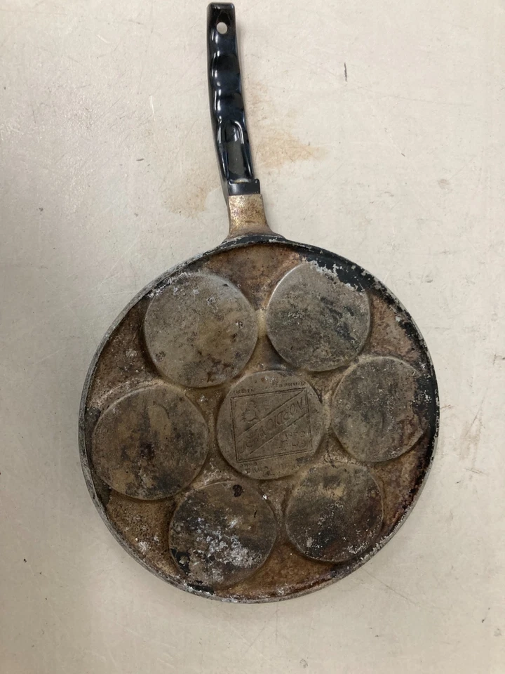 Lot of 2 Wagner Ware Sidney 0 Cast Iron High Base Waffle Iron-3 Piece & Nordic - Image 4 of 4