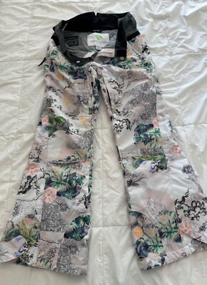 Ski  pants Very stylish Youth Size 14 used for one season 