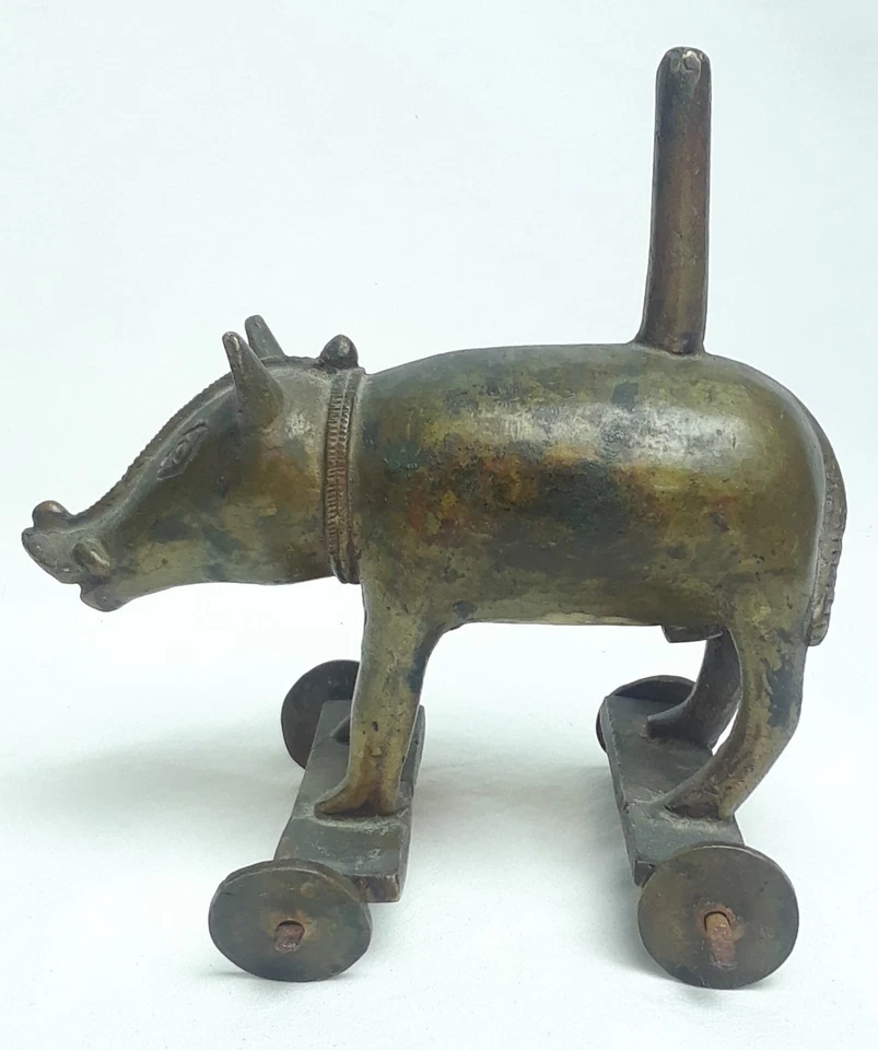 ANTIGUO JABALÍ DE BRONCE MACIZO HECHO A MANO CON RUEDAS RODANTES JUGUETE ANTIGUO Foto 3 de 4