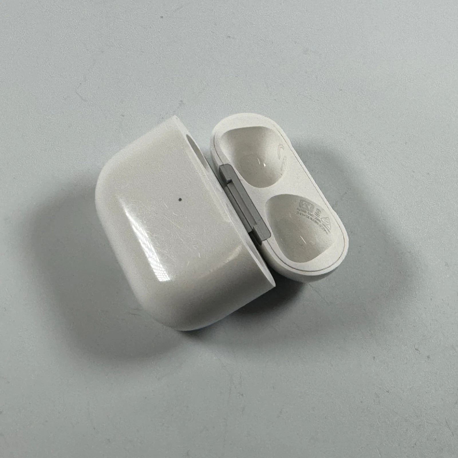 Apple AirPods 3rd Gen Wireless White CHARGING CASE ONLY A2566 Good Condition