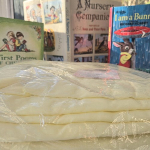 NEW Vtg WPL 1675 Beacon Baby Blanket 100% Acrylic Yellow Satin Nylon Trim NOS - Picture 5 of 5