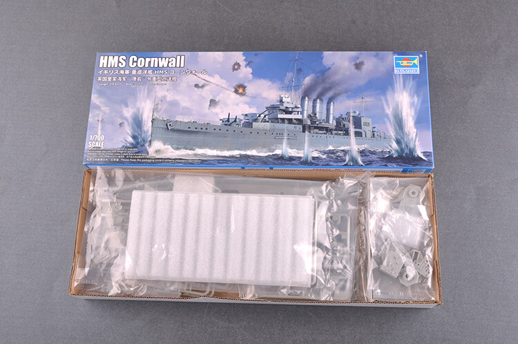 Trumpeter 06734 HMS Cornwall 1/700 résolvez le manque de réalisme avec ce kit plastique précis