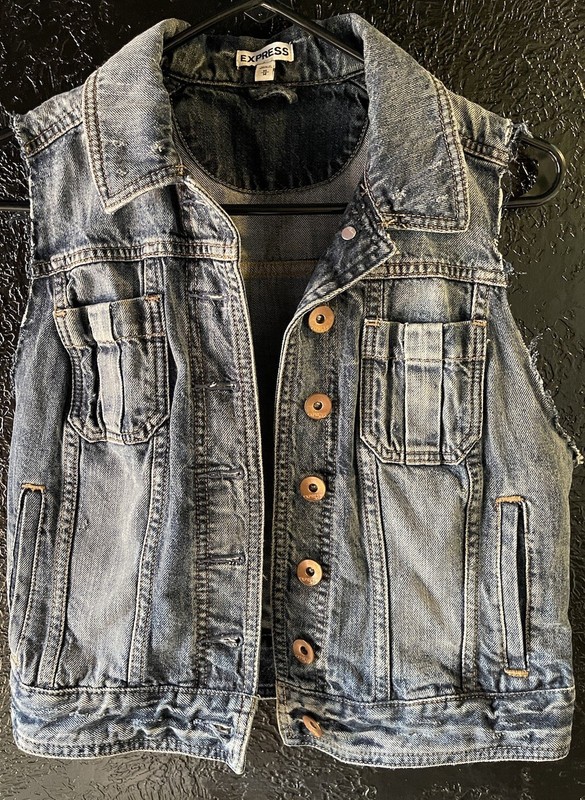 Women’s Medium Denim Vest