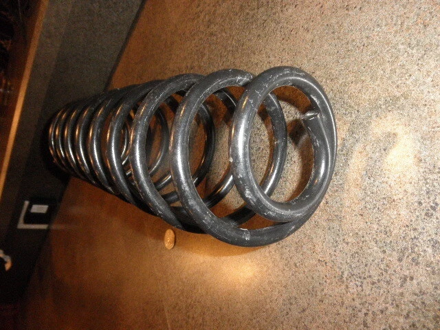 Nuevo de Lote Antiguo Original Volvo #1273977-7 Muelle helicoidal de puntal trasero (rojo) 740,760,940,949SE,960 Foto 3 de 4