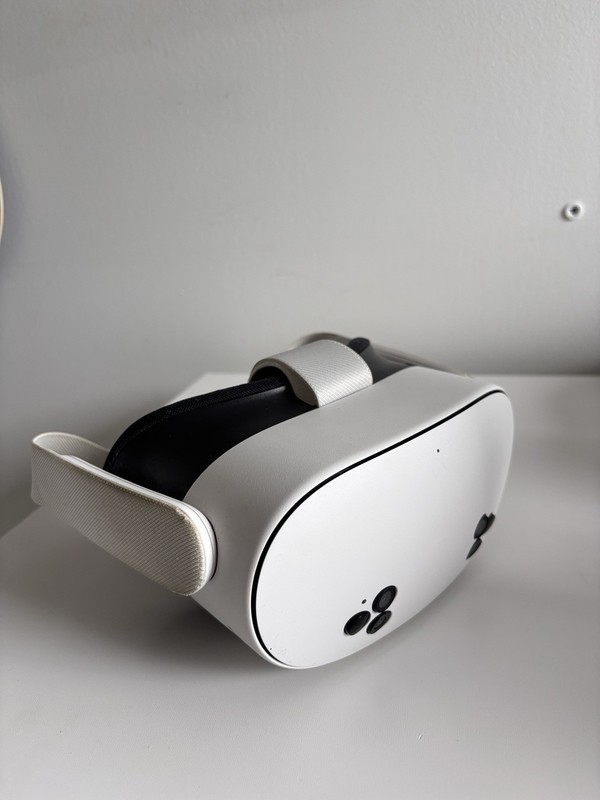 Meta Quest 3S VR Headset, Controller & Batteries & Charging Stand 256GB