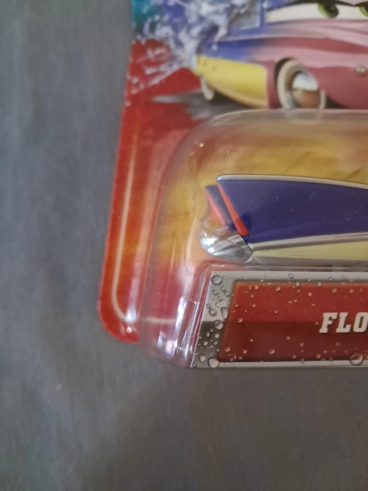 Disney Pixar Cars Cambiadores de Color Flo Diecast Car 2 Trabajos de Pintura en 1 Nuevo Muy Raro Foto 3 de 4