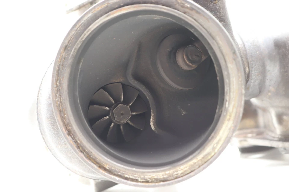 BMW 335XI 2007-2008 3,0 L - turbocompresor trasero 7563686 Foto 3 de 4