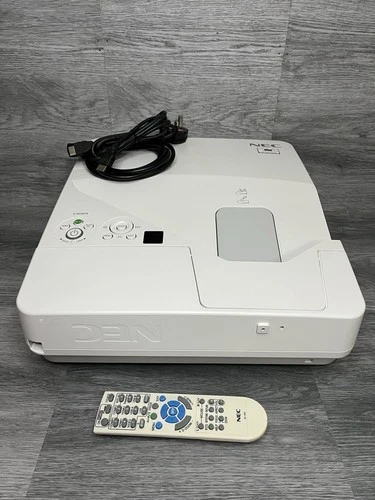 NEC NP-UM301X Beamer Projector 2768hrs Used 31% Remaining With Remote And HDMI