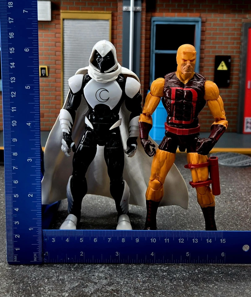 Marvel Legends Moon Knight & Daredevil Yellow And Red Suit 6" Action Figures - Image 4 of 4