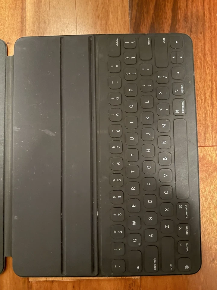 Apple Magnetic Keyboard & Case Compatible With iPad Pro 12.9 Inch 5th Generation - Image 4 of 4