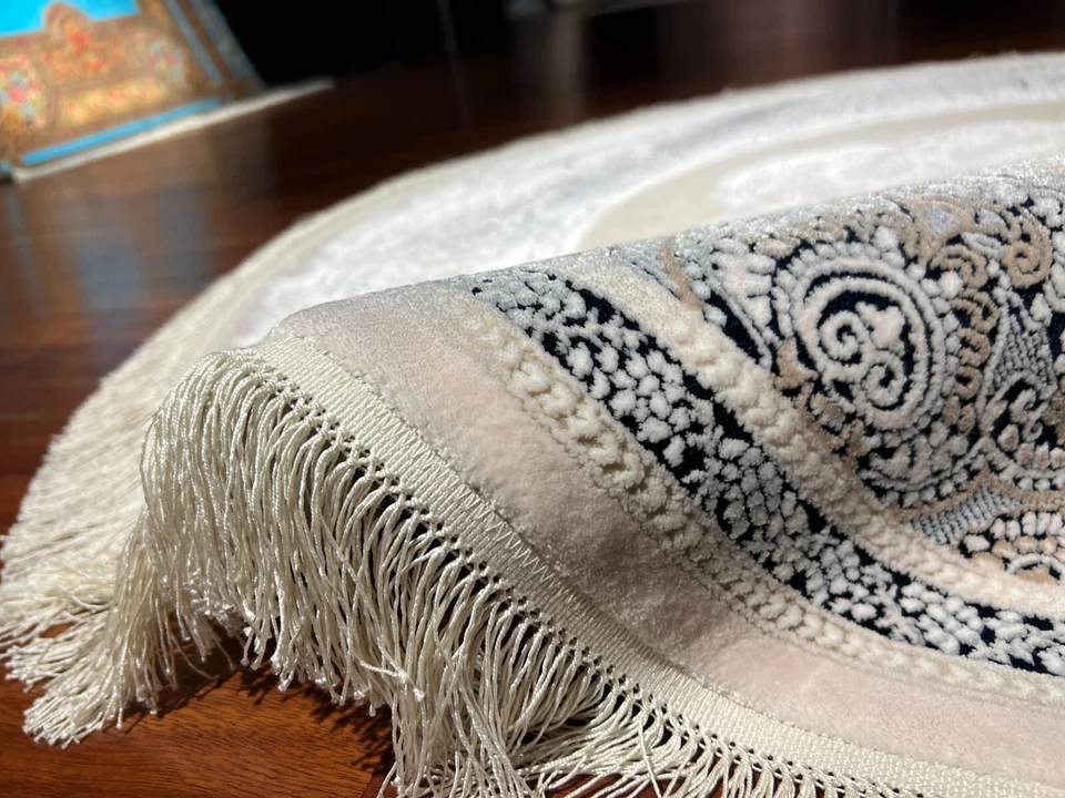 5x5 ft Blue Cream Round Silk Rug – Vintage Circle Rug for Home Decor - Image 2 of 4