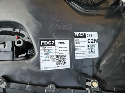 PANEL DE PUERTA CONDUCTOR DELANTERO IZQUIERDO TOYOTA RAV4 19-23 FABRICANTE DE EQUIPOS ORIGINALES CON INTERRUPTOR DE VENTANA NEGRO - Imagen 10 de 12