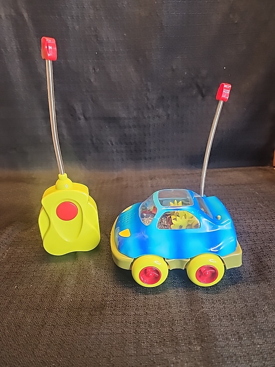 Blinking Wheee Mote Control Car (t104)