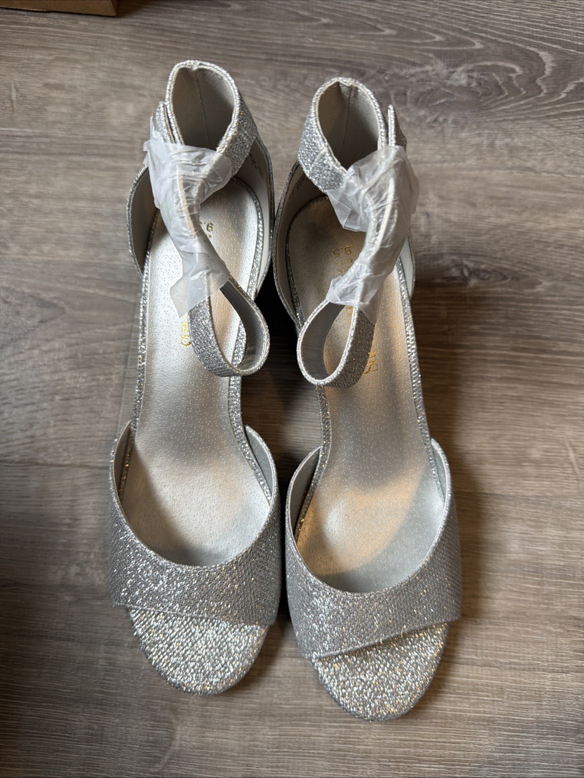 Women&rsquo;s Dream Pair Chunkle Silver/Glitter Size 9.5 Brand New