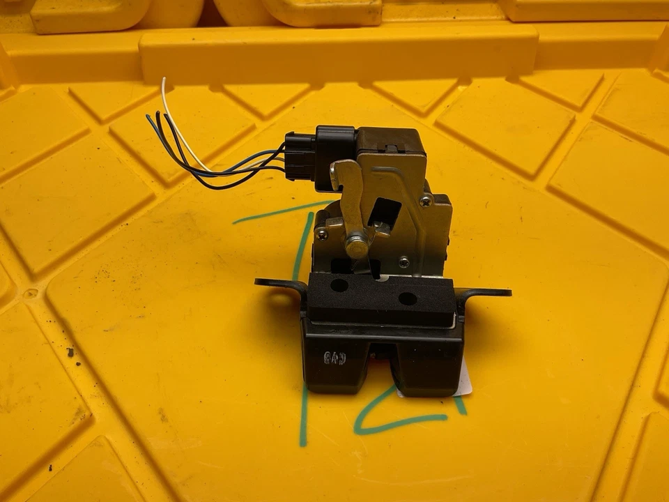 Hyundai Tucson GLS 2010-2013 puerta levadiza puerta trasera maletero tapa pestillo bloqueo actuador OEM Foto 3 de 4