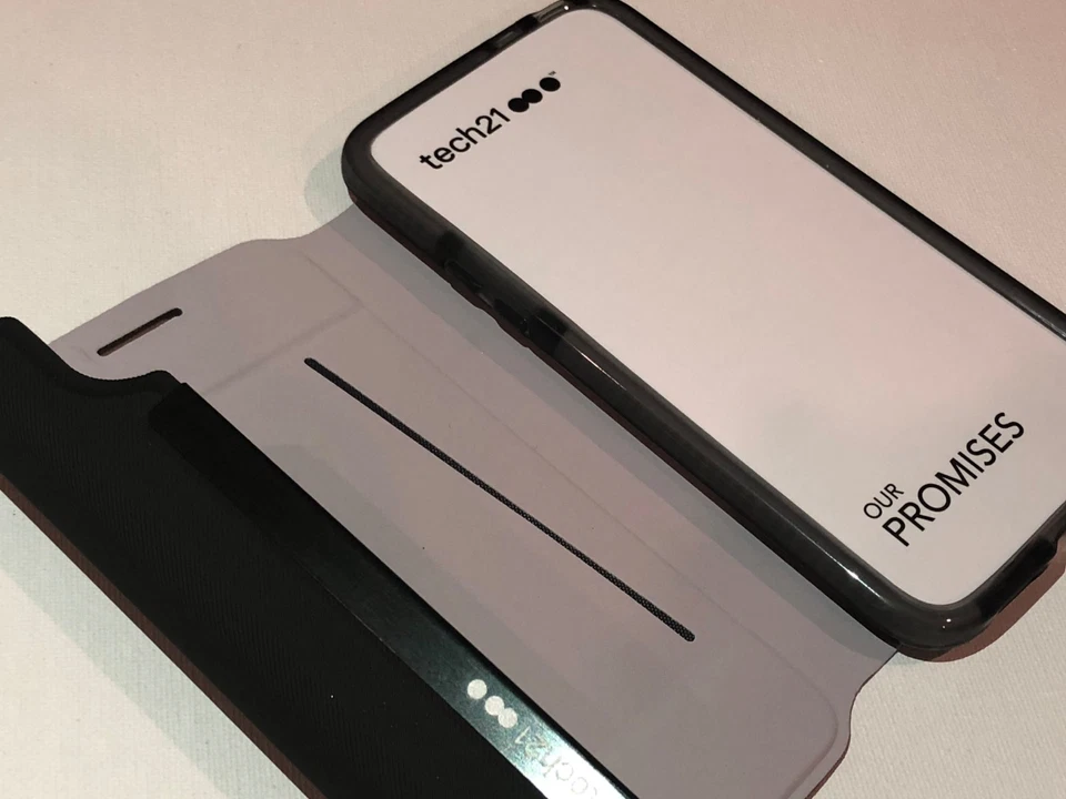 Funda abatible Tech21 Evo CARTERA para LG G5 - Negra / T21-4529B Foto 3 de 4