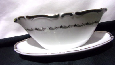Vintage Seyei Fine China 4689 Marquis Platinum trim Gravy Boat