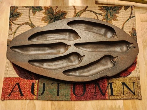 Vintage Lodge Cast Iron Chili Pepper Corn Bread Pan #6CP2 *Great Piece*