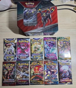Pokemon TCG: V Heroes Tin - Umbreon V Open Box (2022) & 5 More Sealed Packs