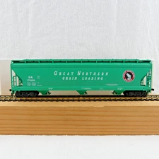 Accurail Ho Scale Great Northern ACF Center Flow 3 Bay Covered Hopper Used