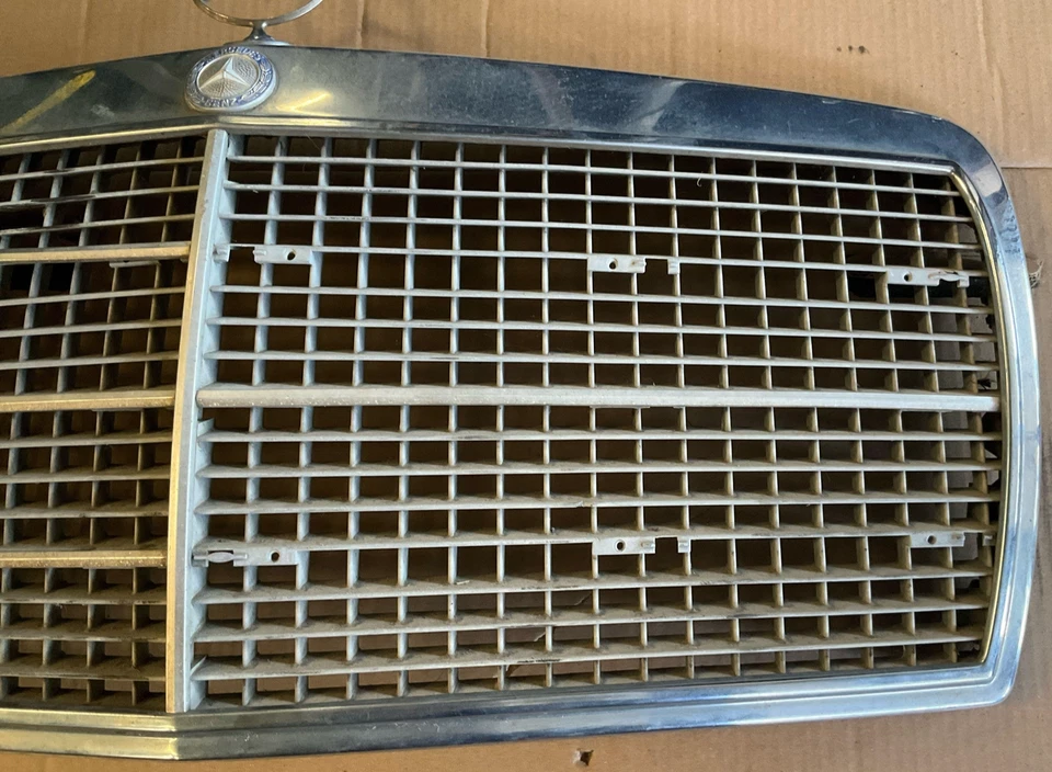 Mercedes 420 1986-1991 parrilla cromada con emblema icónico de Mercedes OEM Foto 3 de 4