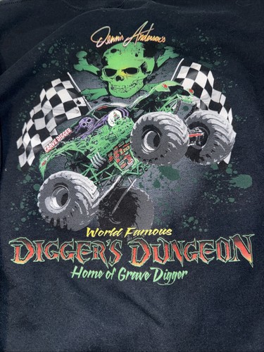 Grave Digger Digger’s Dungeon Monster Truck Sweatshirt Shirt Size Small - Picture 2 of 5
