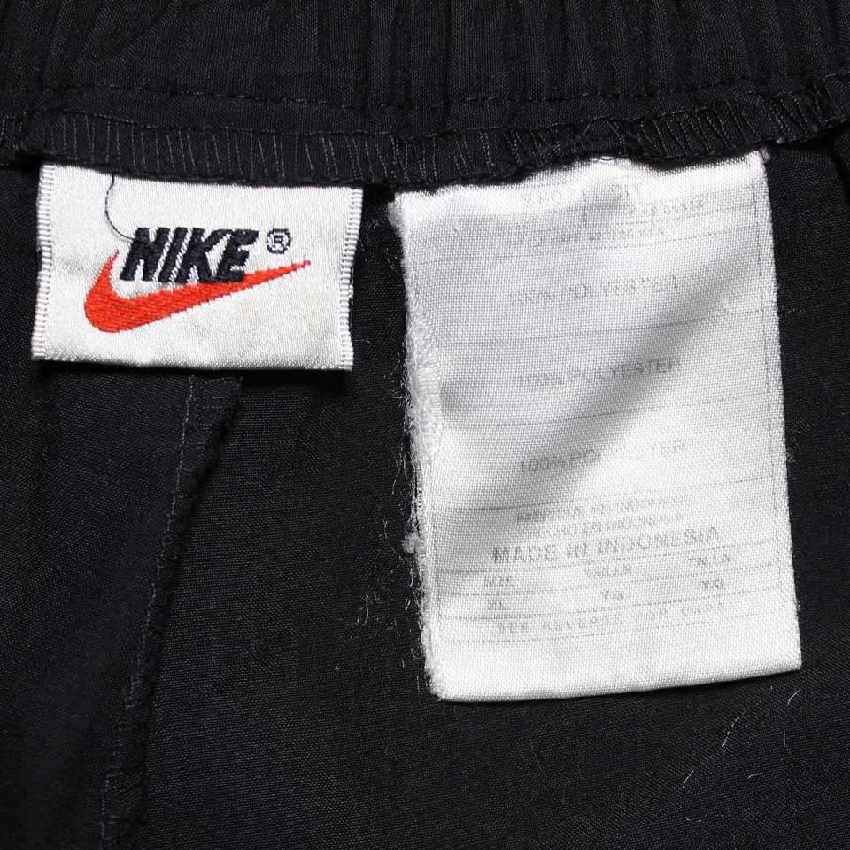 Vintage Nike Women’s Black Nylon Shorts XL Swim Running Zip Pocket 90s Y2K - Image 4 of 4
