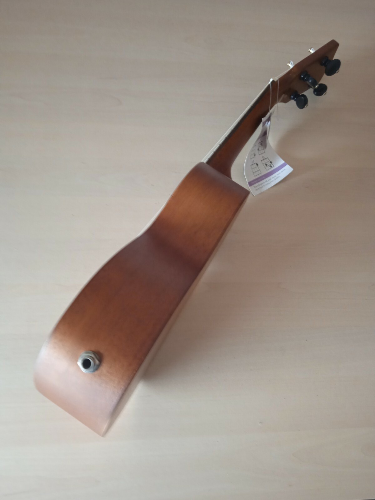 Ukulélé electro-acoustique Soprano Mahalo U-220E : fini les micros instables