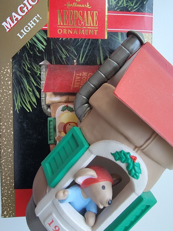 HALLMARK 1992 CHRIS MOUSE TALES ~ MAGIC LIGHT ORNAMENT ~ MOUSE IN SHOE BOOT HOME