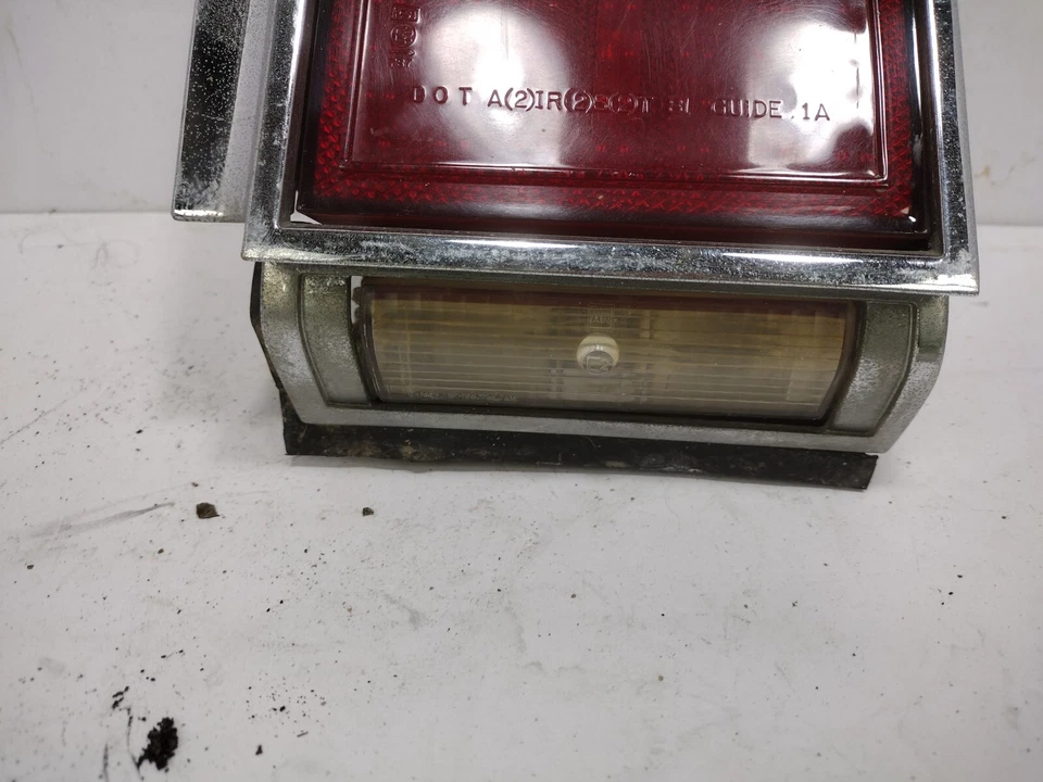 CHEVROLET MONTE CARLO 1981-1986 LUZ TRASERA DERECHA OEM con bisel cromado Foto 4 de 4