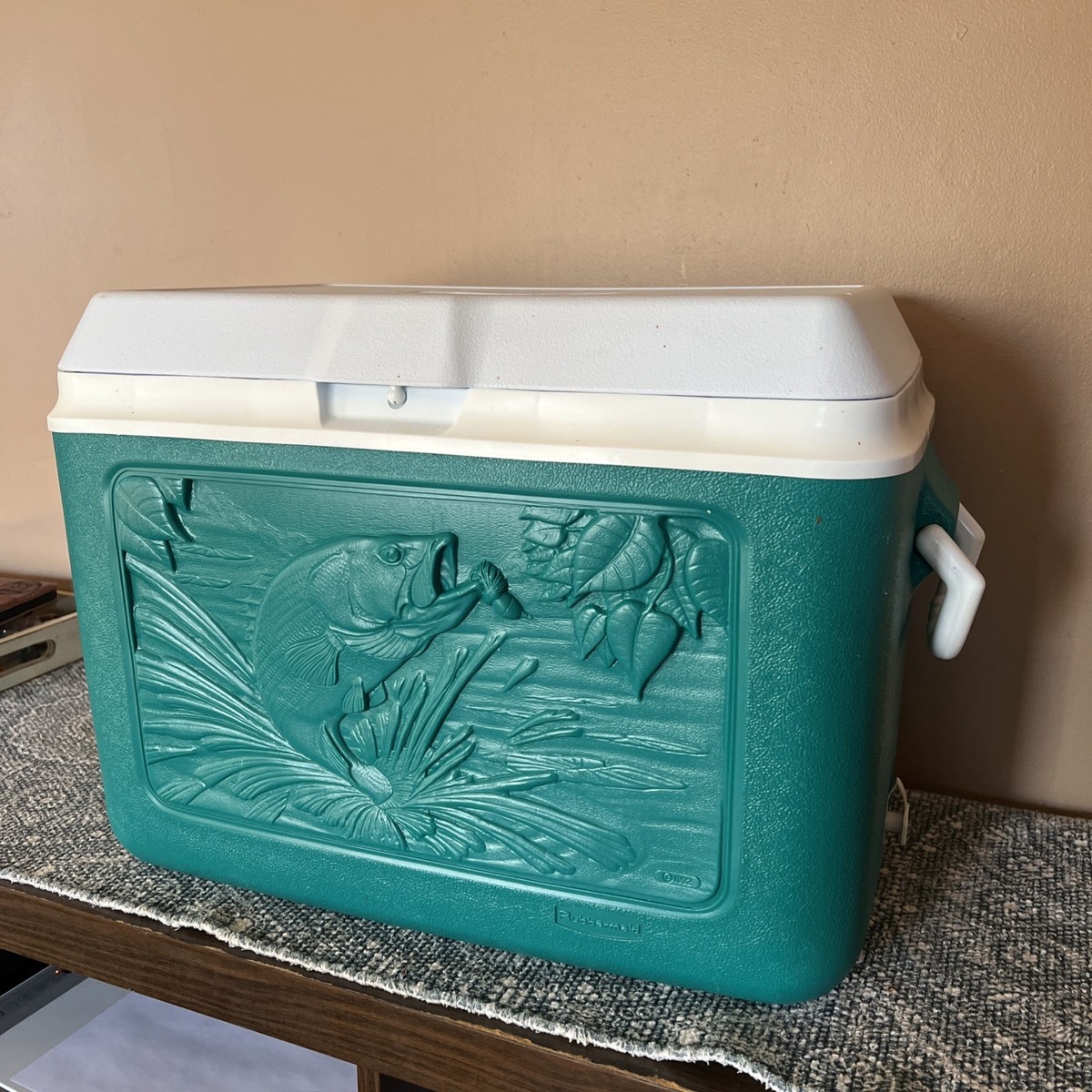 Rubbermaid Large Green Cooler Bass Fishing Scene Model #1943 USA