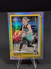 2025 Panini Donruss WNBA - Courtney Vandersloot #34 - HOLO - Chicago Sky 
