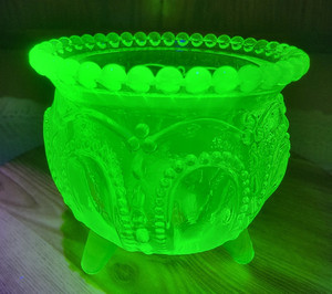 Boyd Glass GYPSY POT Toothpick Holder in Glowing VASELINE from early 2000's