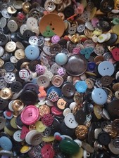 300 g Knöpfe Konvolut - viele Farben u. Größen, Zufallsmischung neue und alte