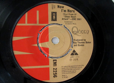 QUEEN Now i'm Here 45T UK 1974