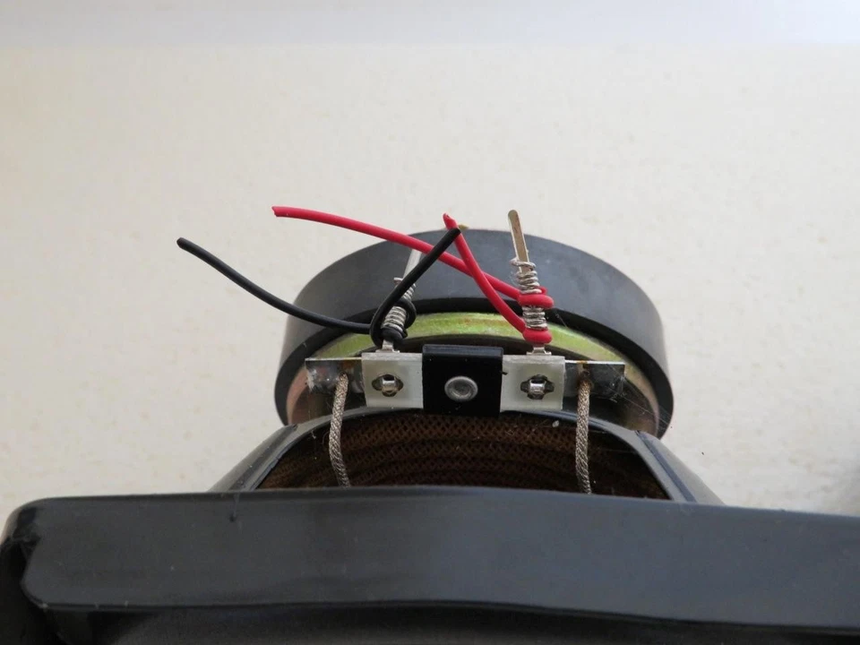 Bose Acoustimass 10 III Subwoofer Speakers (set of 2) model 260772 - image 3 of 4