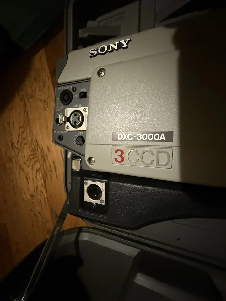 Sony DXC-3000A Video Camera + Carrying Case - Image 2 of 4