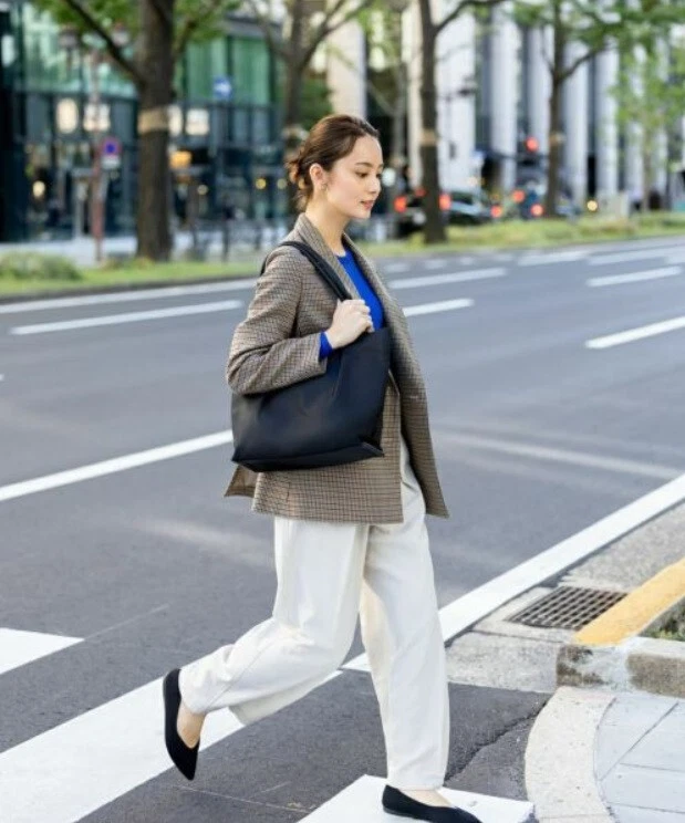 Bolso de Mano Grande Legato Libre de Carga Ligero Repelente al Agua A4 LH-L0001Z Negro Foto 4 de 4