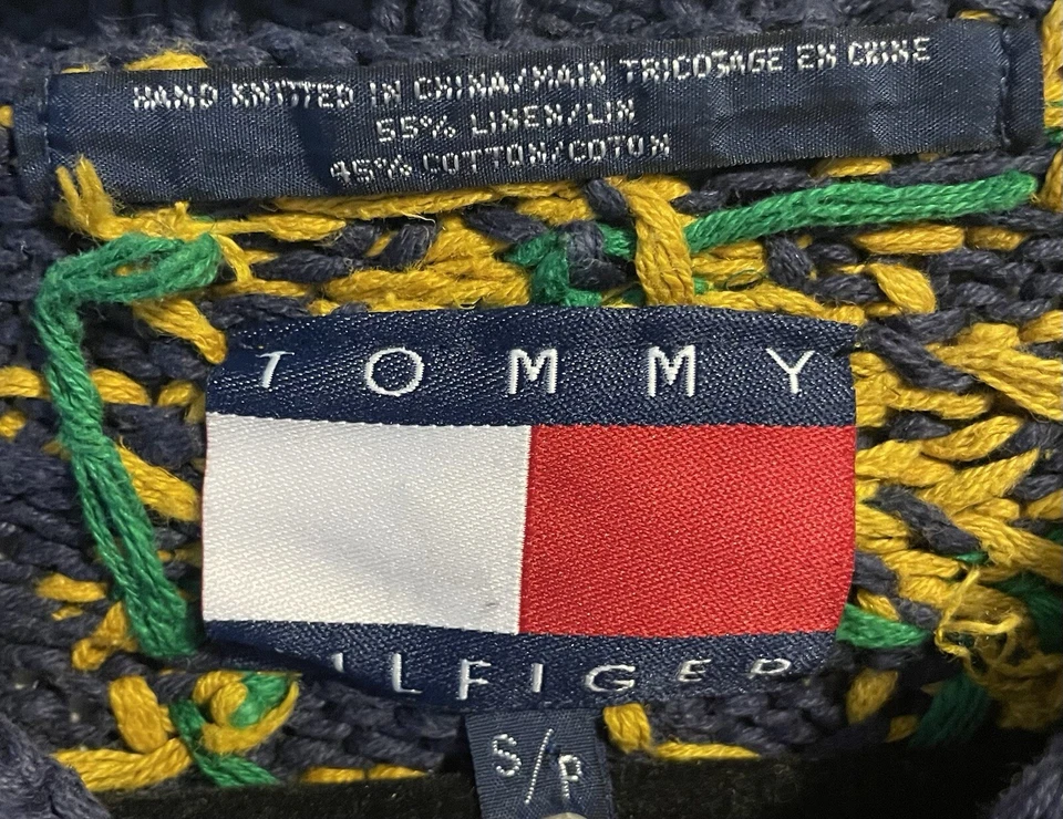 Suéter Cosido a Mano Estampado Completo Tommy Hilfiger De Colección Raro Talla Pequeño 22” x 29” Foto 2 de 4