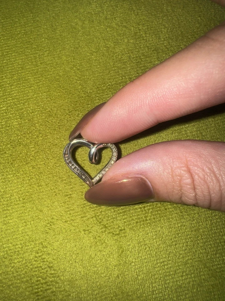 Kay Jewelers Sterling Silver Diamond Heart Pendant (Pendant ONLY) Foto 2 de 3